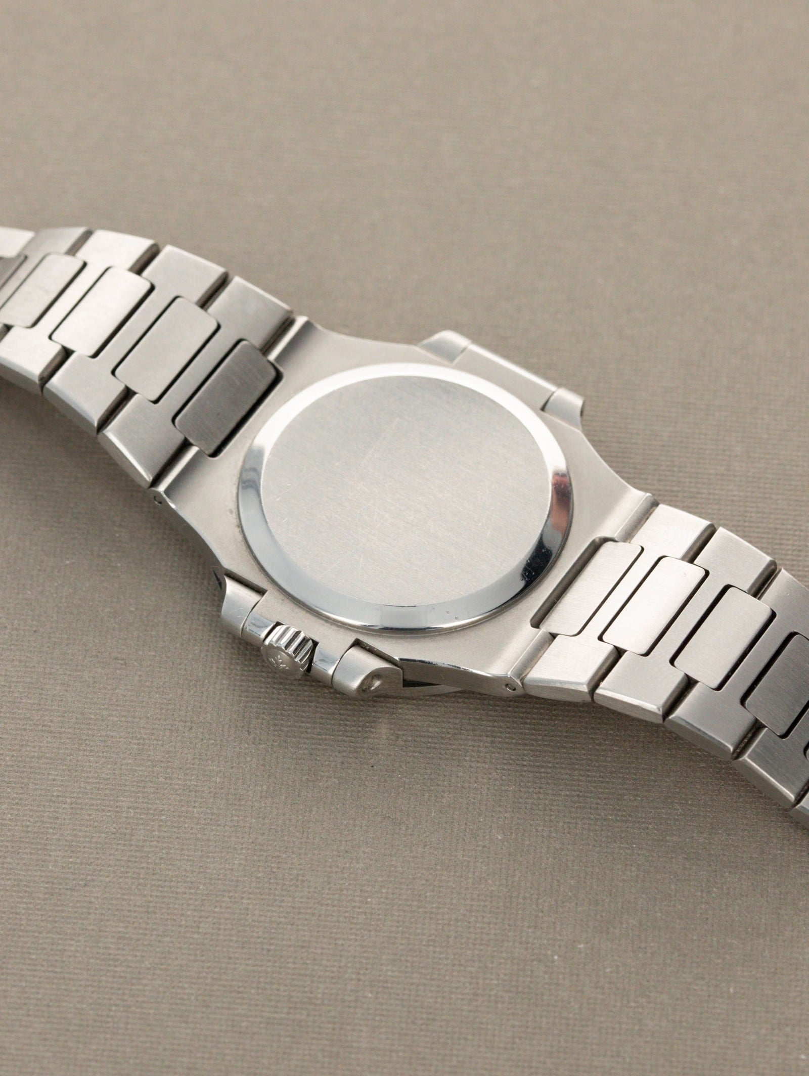 Patek Philippe Nautilus Ref. 3800/1A - The 'Garage Door' Full set