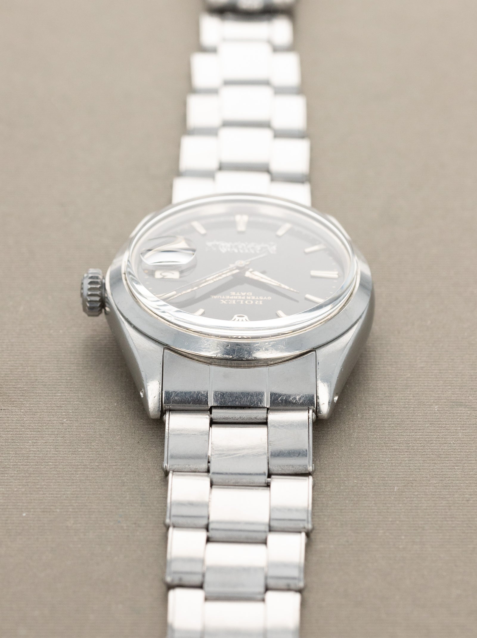 Rolex Oyster Perpetual Date Ref. 1500 - Black 'Gilt' Dial W/ Kuwait Signature Unpolished