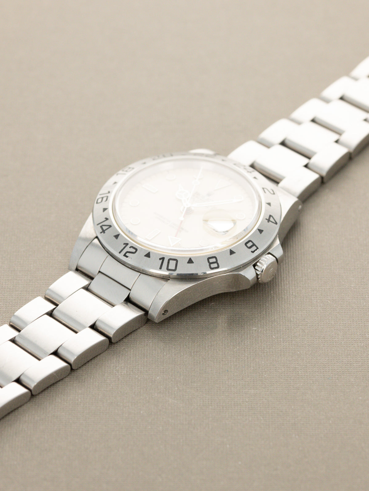 Rolex Explorer II Ref. 16570 - Cream 'Rail' Dial R-Serial