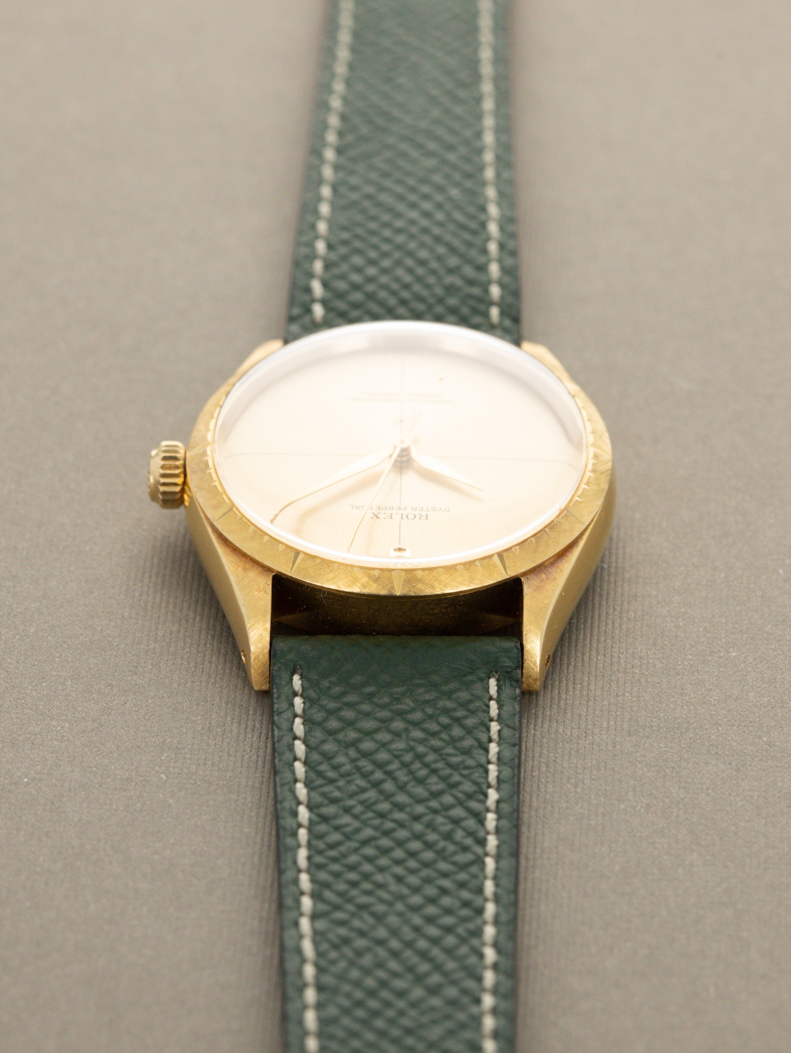 Rolex Oyster Perpetual Ref. 1009 'Zephyr' - Champagne 'Crosshair' Dial French Import Unpolished