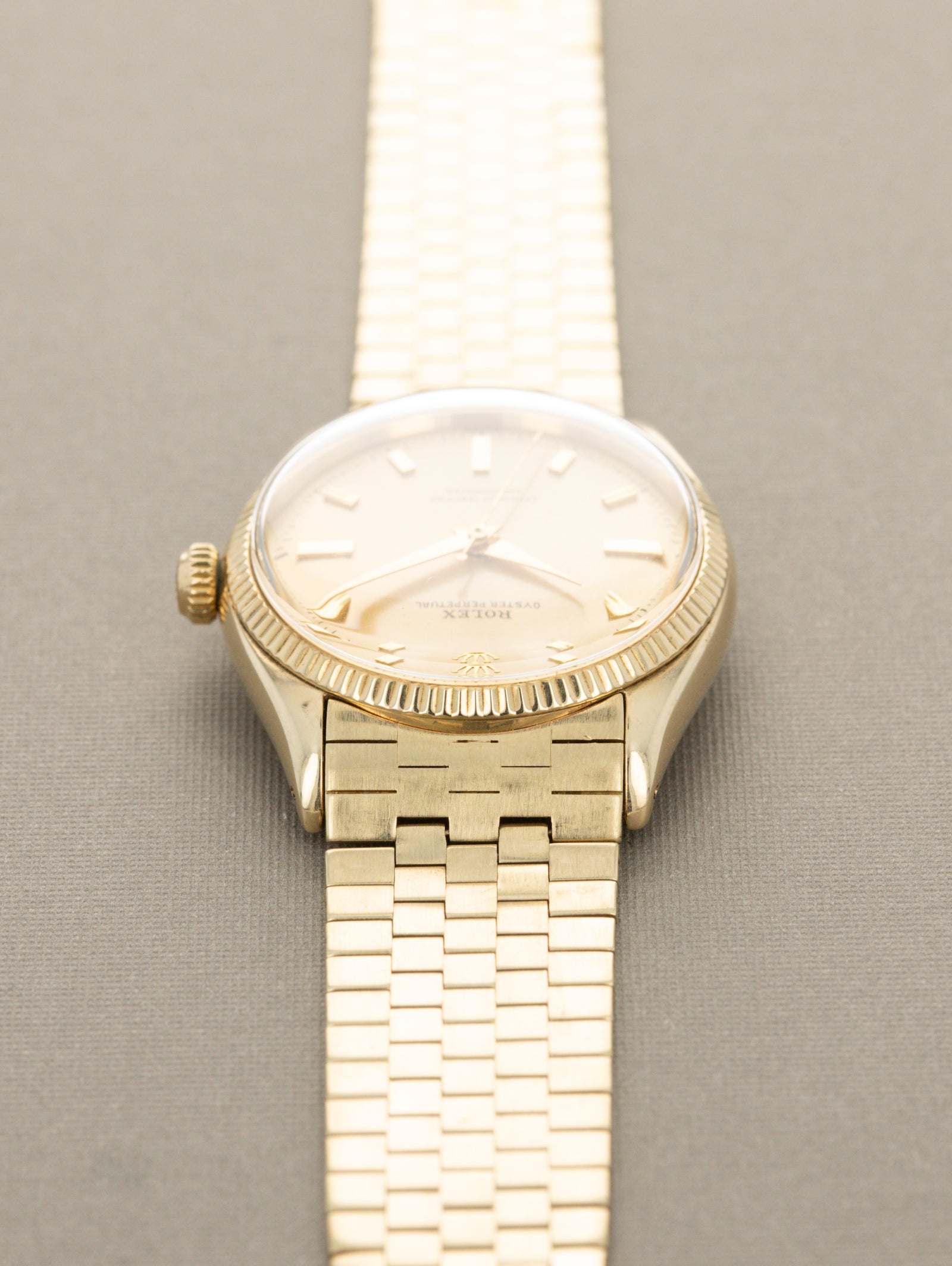 Rolex Oyster Perpetual Ref. 6567 - Champagne 'Concentric' Dial
