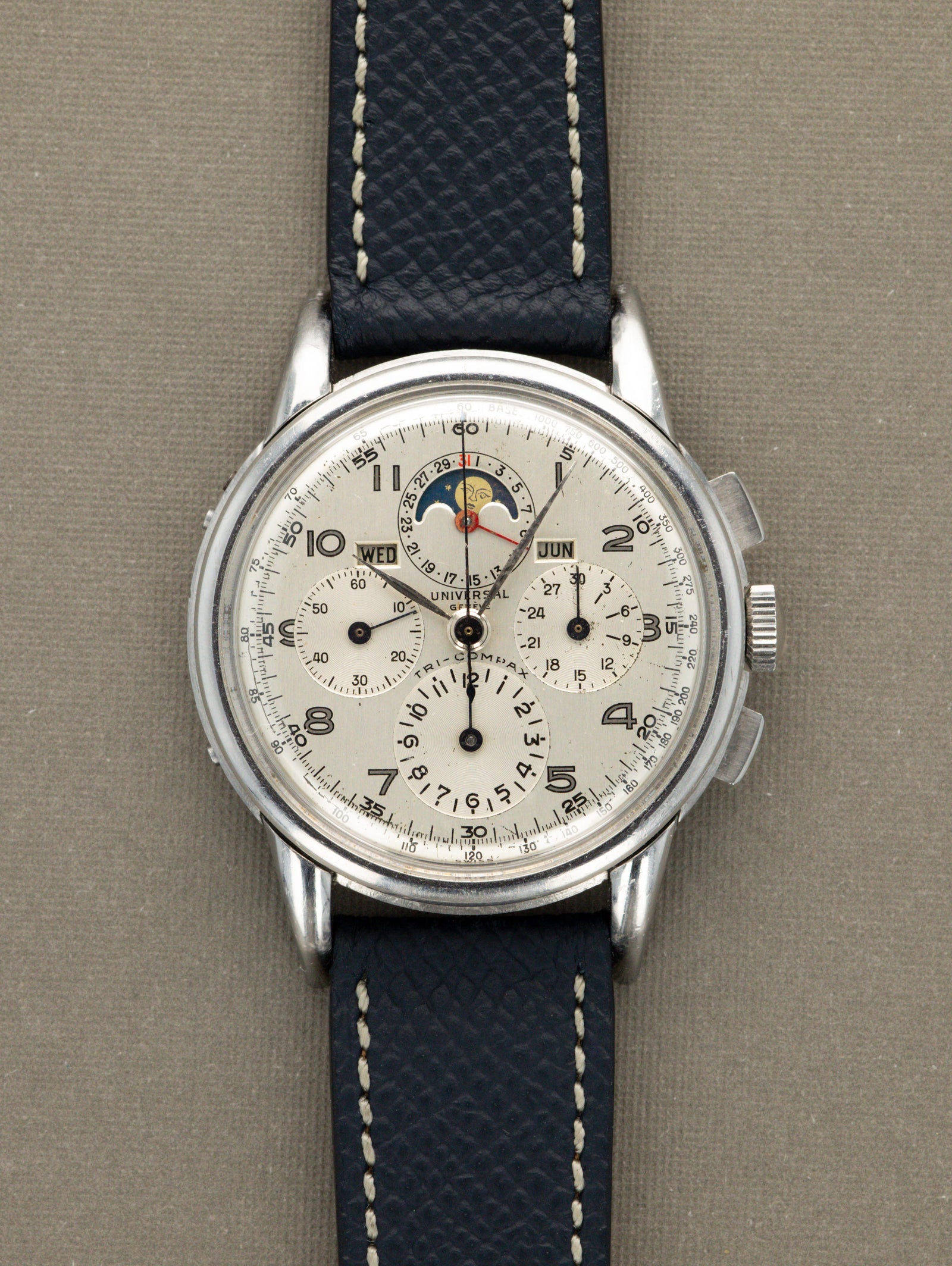 Universal Genève Tri-Compax Ref. 22283 - 'Brushed' silver Non-Luminous Dial Unpolished