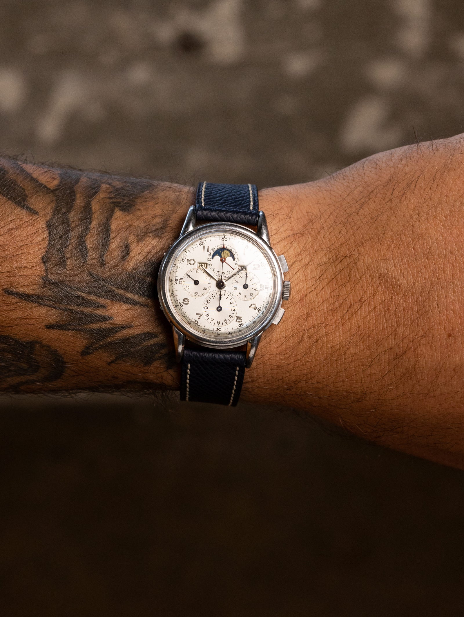 Universal Genève Tri-Compax Ref. 22283 - 'Brushed' silver Non-Luminous Dial Unpolished