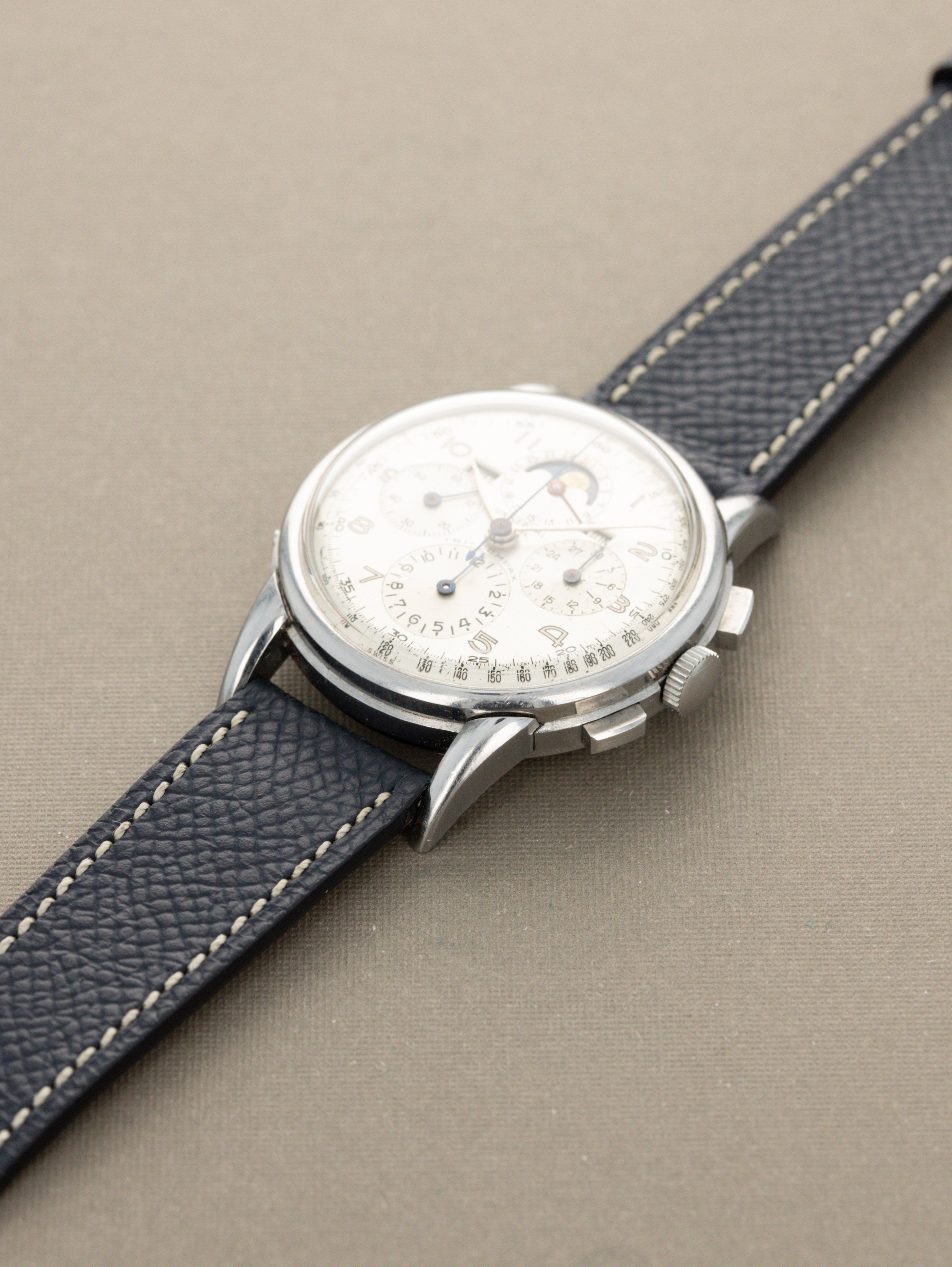 Universal Genève Tri-Compax Ref. 22283 - 'Brushed' silver Non-Luminous