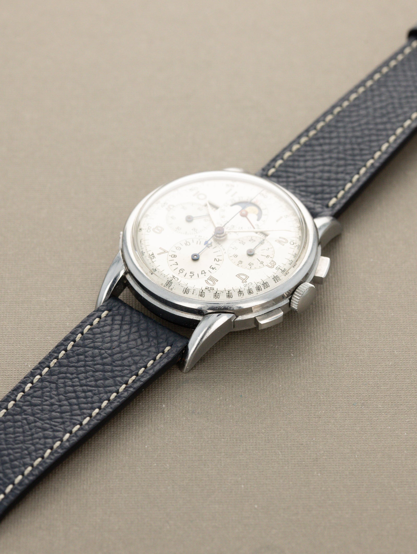 Universal Genève Tri-Compax Ref. 22283 - 'Brushed' silver Non-Luminous Dial Unpolished