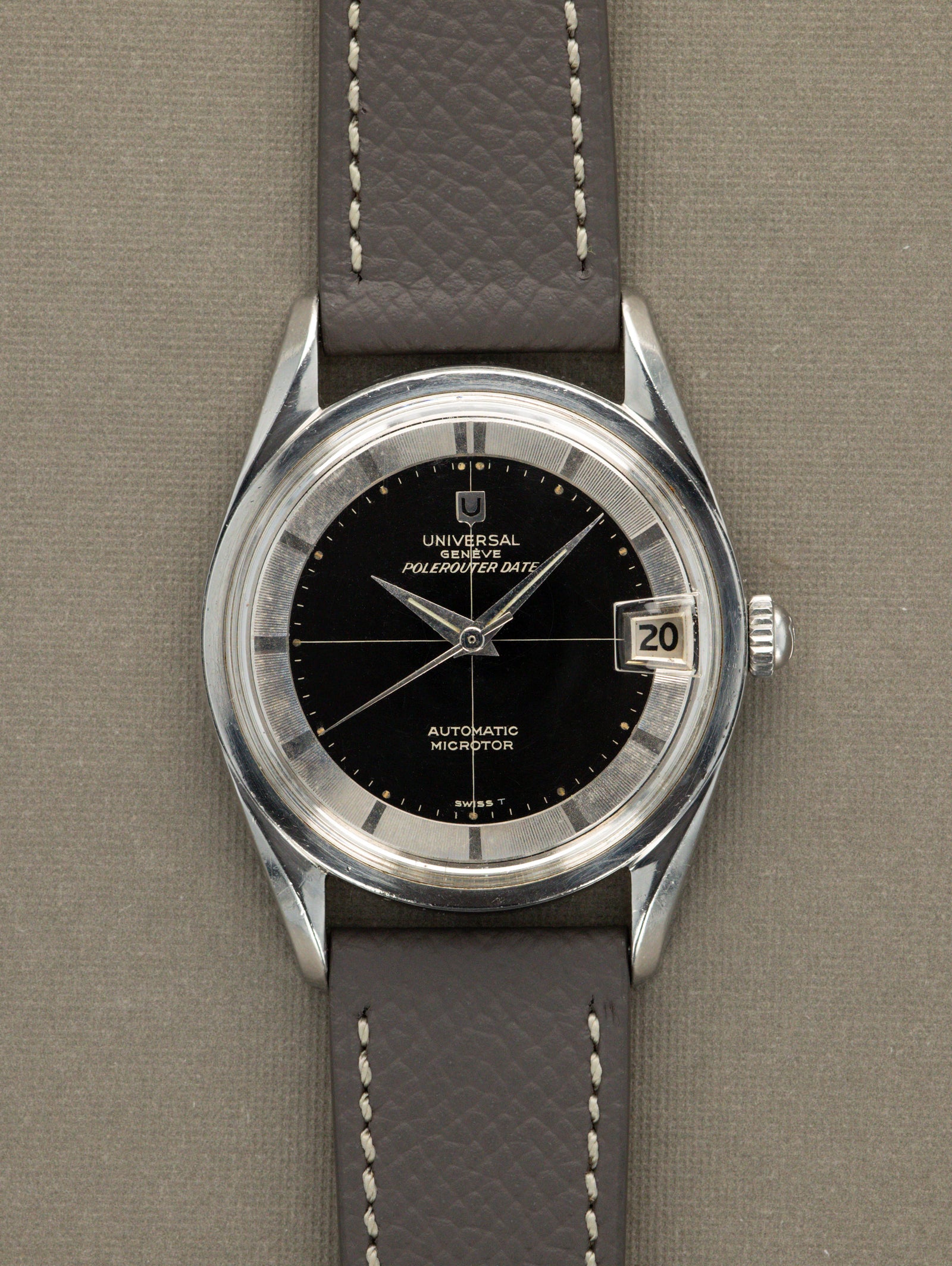 Universal Genève Polerouter Date Ref. 204503/2 - Gilt 'Crosshair' Dial w/ 'Microtor'