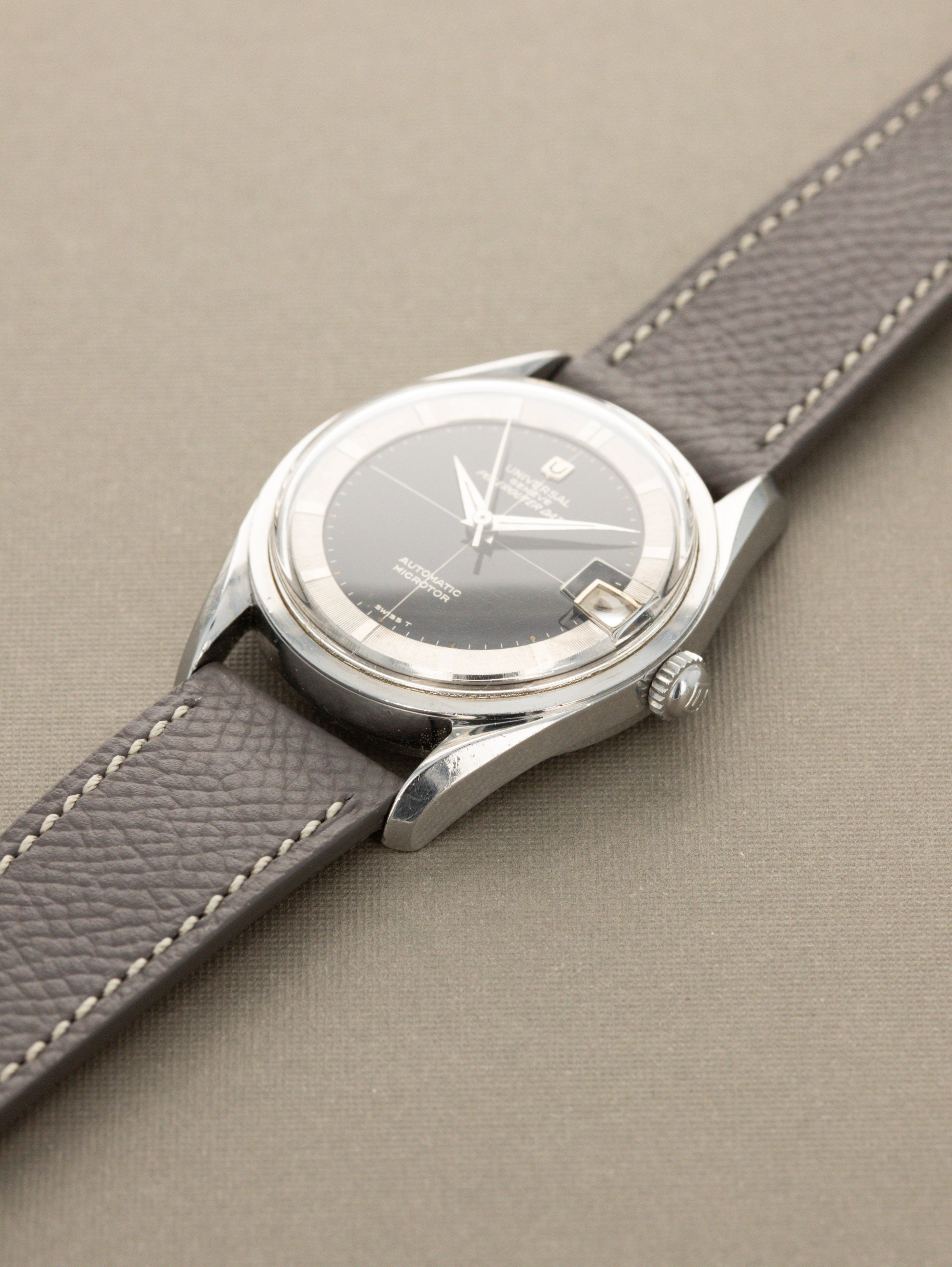 Universal Genève Polerouter Date Ref. 204503/2 - Gilt 'Crosshair' Dial w/ 'Microtor'