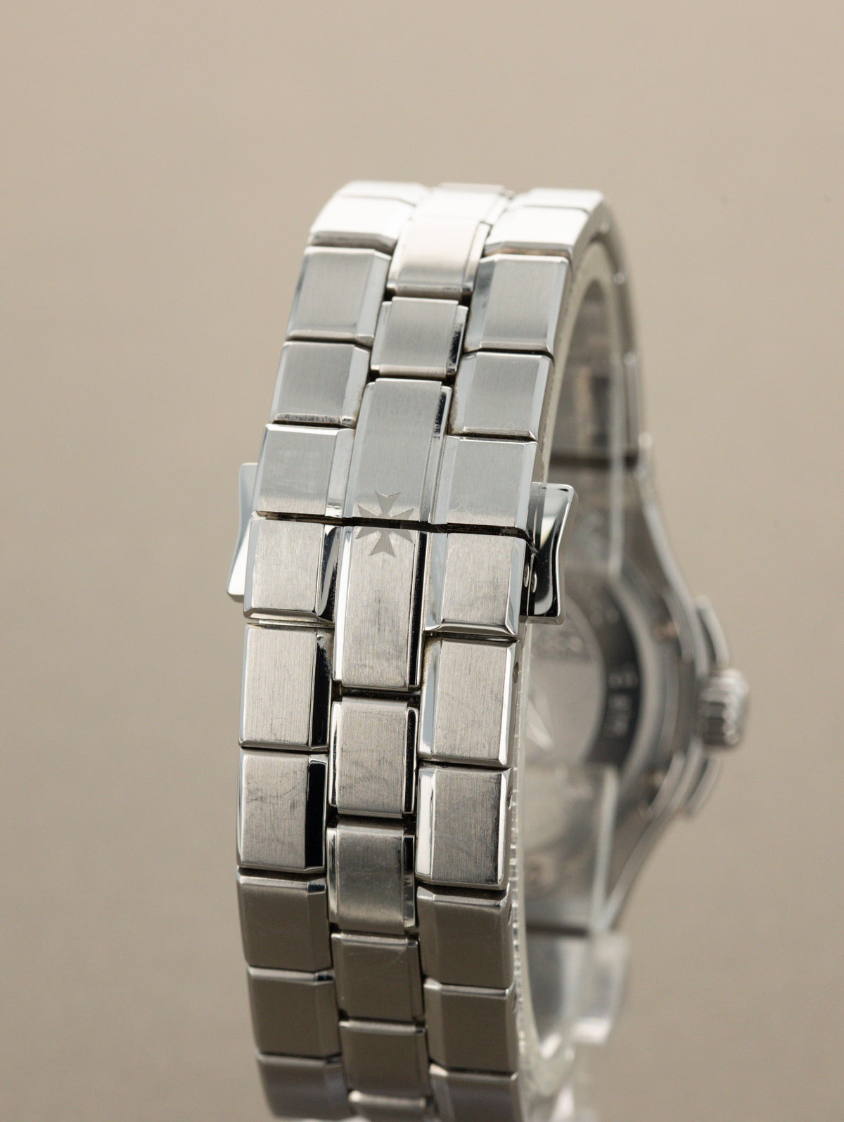 Vacheron Constantin Overseas Ref. 42050 - Sunburst 'Salmon' Dial