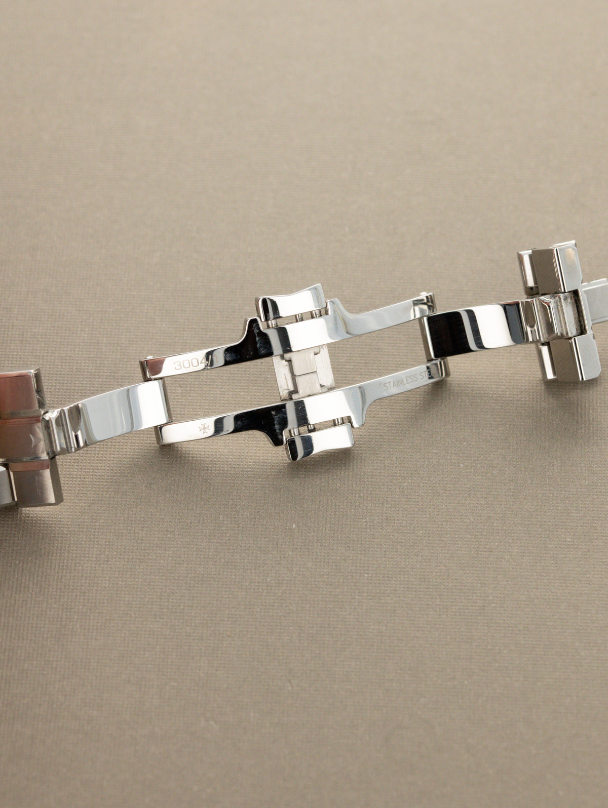 Vacheron Constantin Overseas Ref. 42050 - Sunburst 'Salmon' Dial